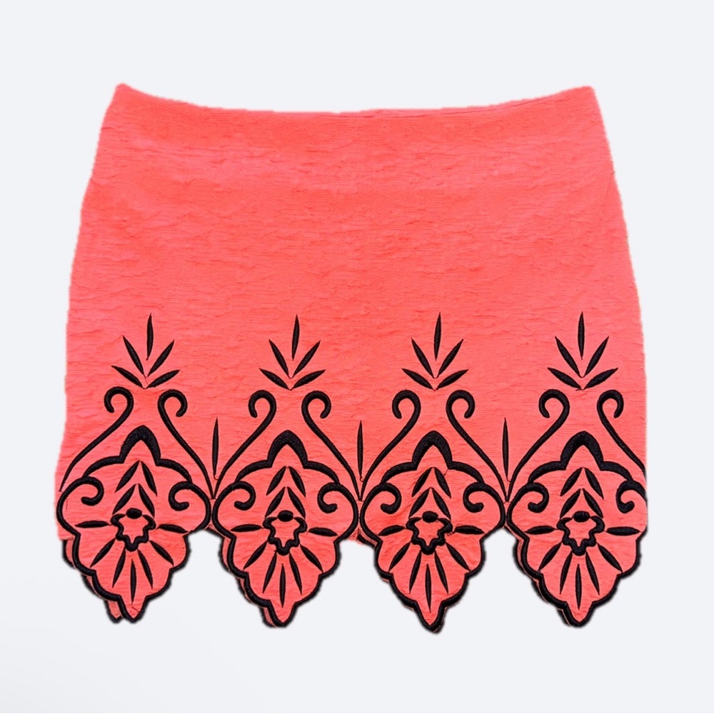 Embroidered Cut Out & Lined Mini Skirt - Picture 3 of 17
